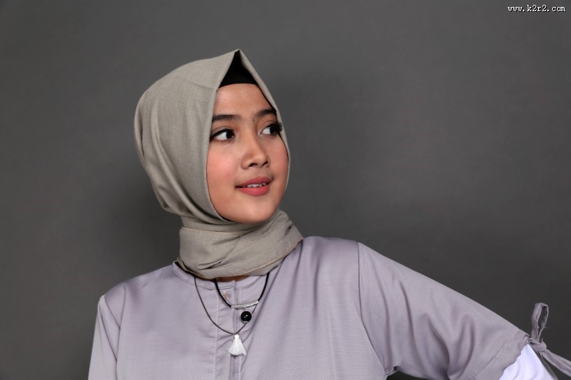 戴头纱的美女图片