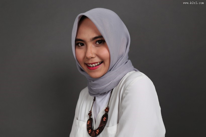 戴头纱的美女图片