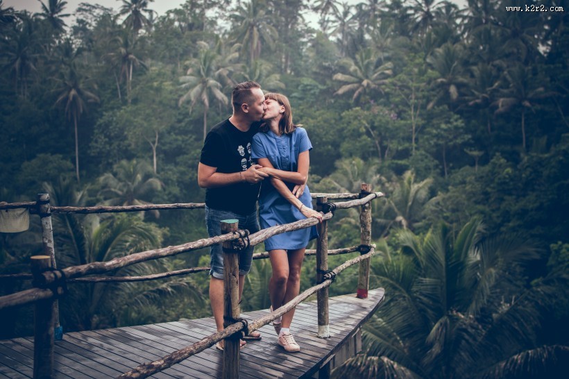 相爱的情侣图片