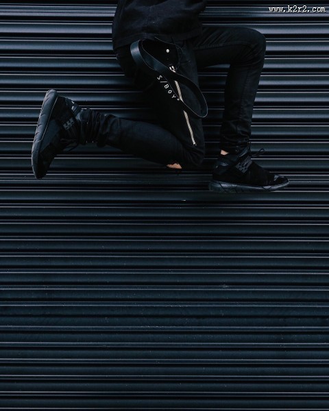 跳跃的人们图片