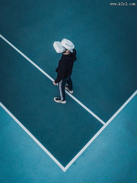 使用VR眼镜的人图片