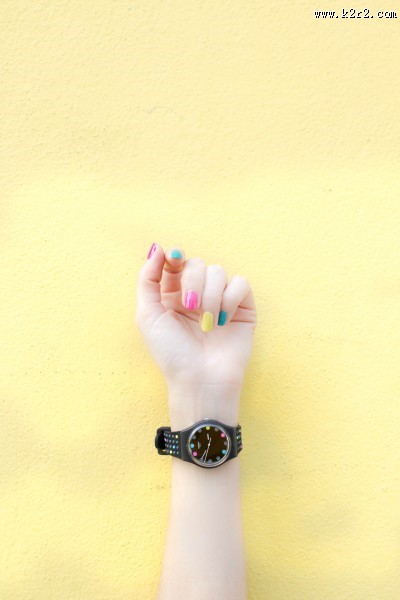 涂指甲油的手图片