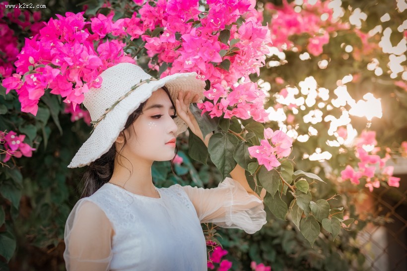 戴帽子的清纯美女图片