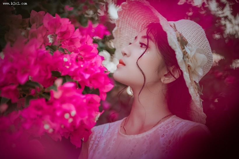 戴帽子的清纯美女图片