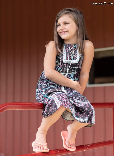 活泼可爱的女孩图片