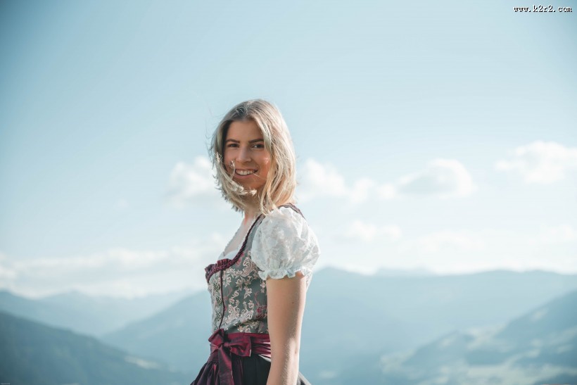 穿连衣裙的美女图片