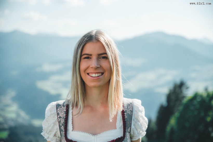 穿连衣裙的美女图片