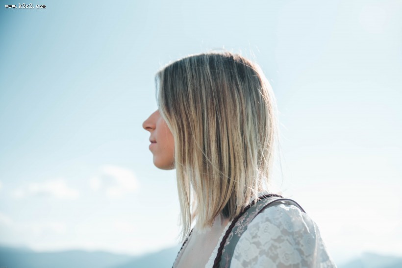 穿连衣裙的美女图片