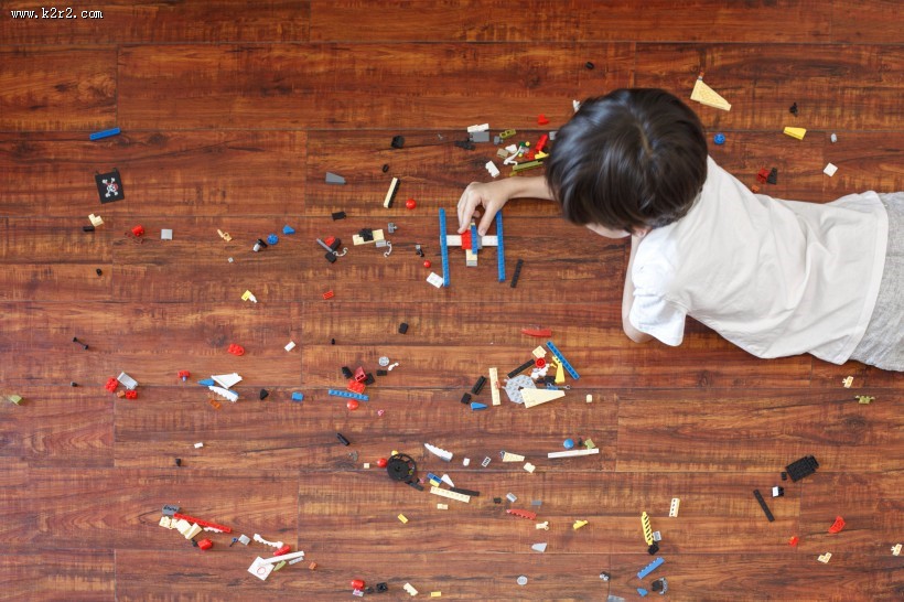 活泼的小男孩图片
