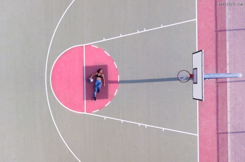 躺着的美女图片