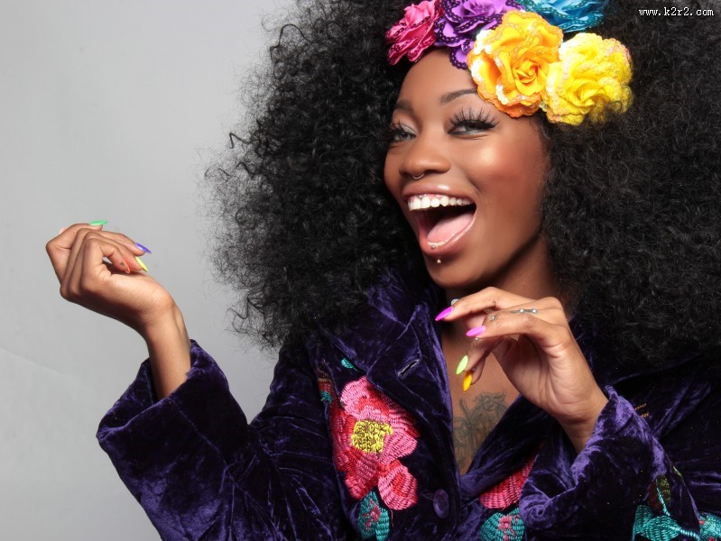 黑皮肤美女图片