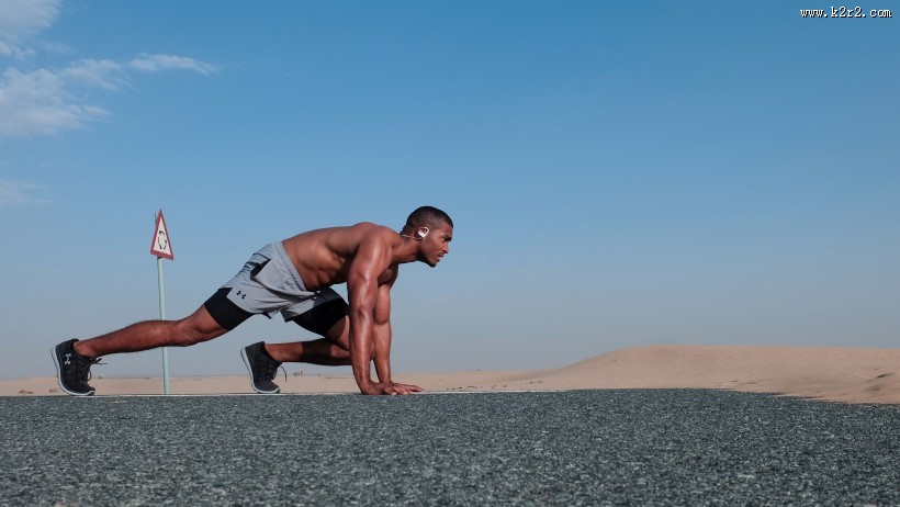 在户外锻炼身体的男士图片大全