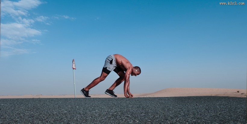 在户外锻炼身体的男士图片大全
