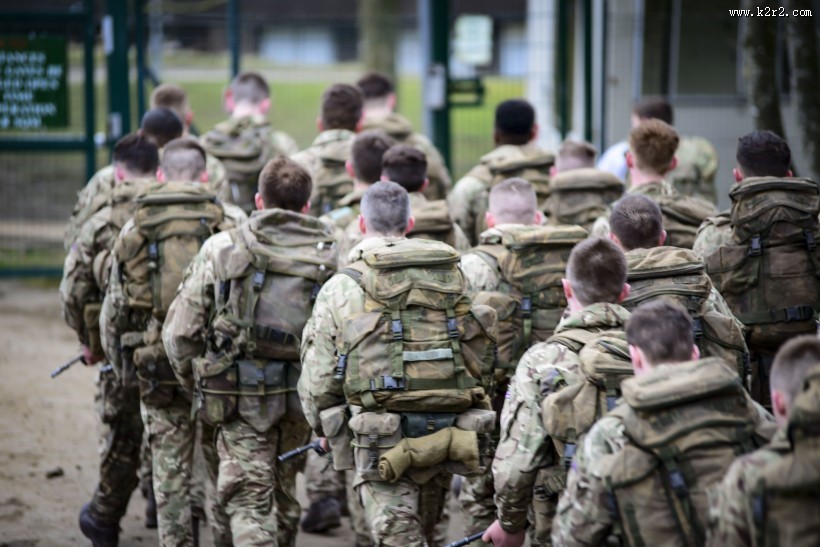 整齐划一的士兵队伍图片