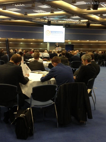 正在进行开会的商务人员图片