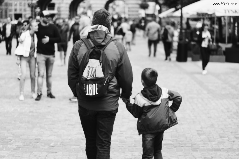 黑白亲子摄影图片