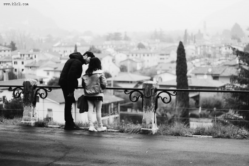 黑白亲子摄影图片