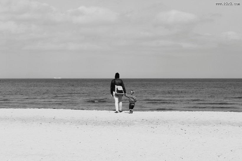 黑白亲子摄影图片