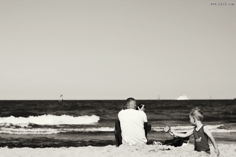 黑白亲子摄影图片
