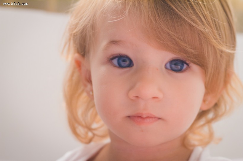 金发小女孩图片