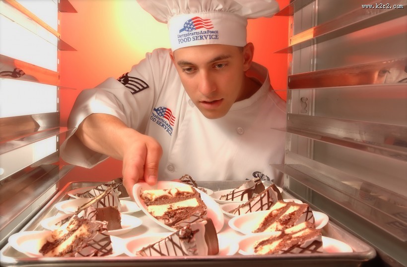 正在烹饪的厨师图片