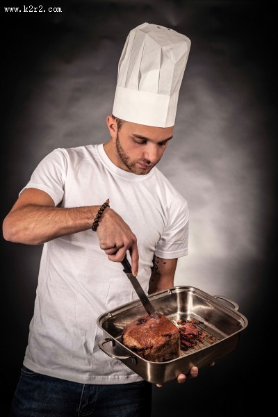 正在烹饪的厨师图片