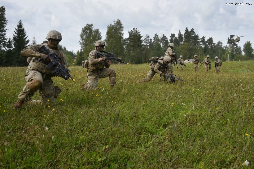 作战的士兵图片