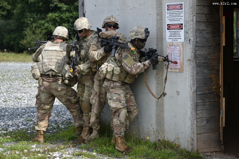 作战的士兵图片