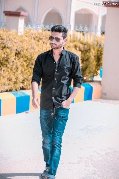 戴黑色墨镜的青年图片大全