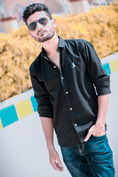 戴黑色墨镜的青年图片大全