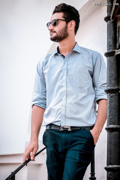 戴黑色墨镜的青年图片大全