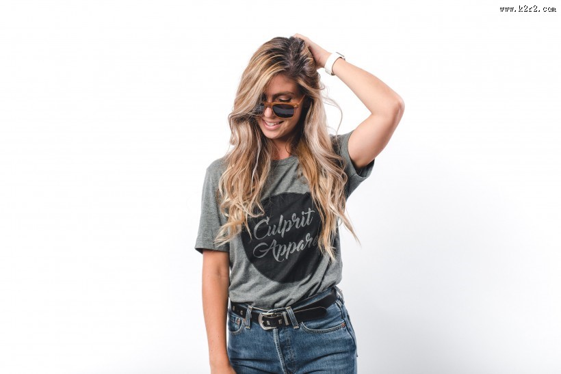 戴太阳镜的美女图片