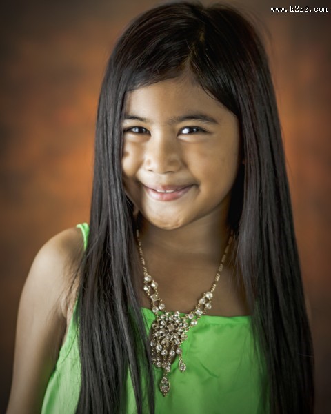 微笑的可爱女孩图片