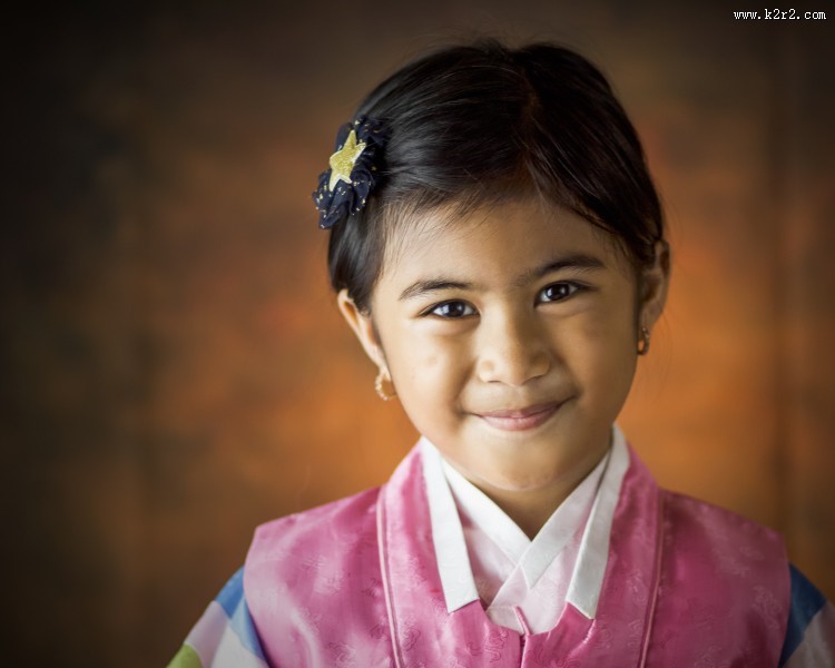 微笑的可爱女孩图片