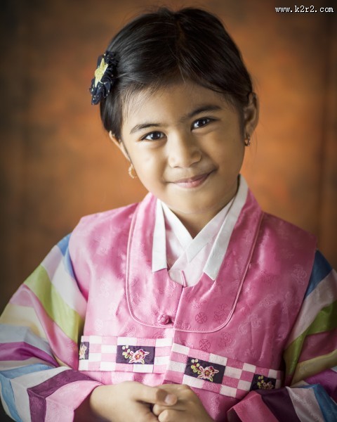 微笑的可爱女孩图片