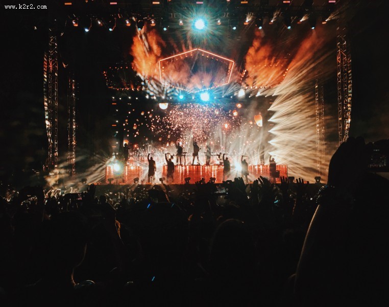 明星音乐演唱会现场图片