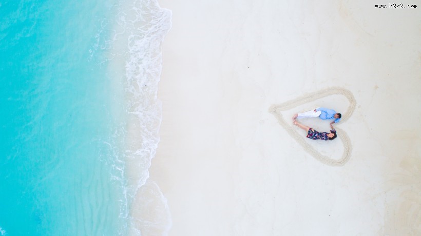 海边的情侣图片