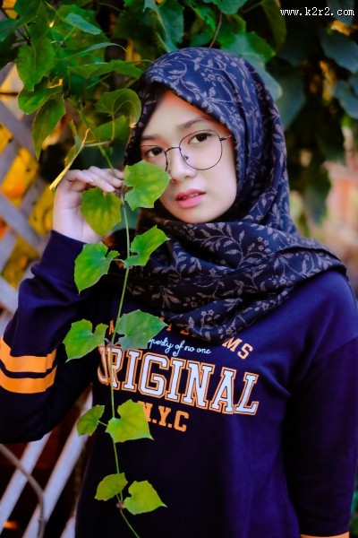 裹头巾的美女图片