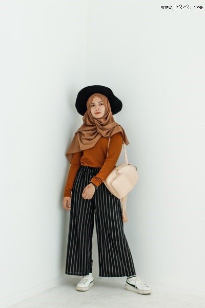 裹头巾的美女图片