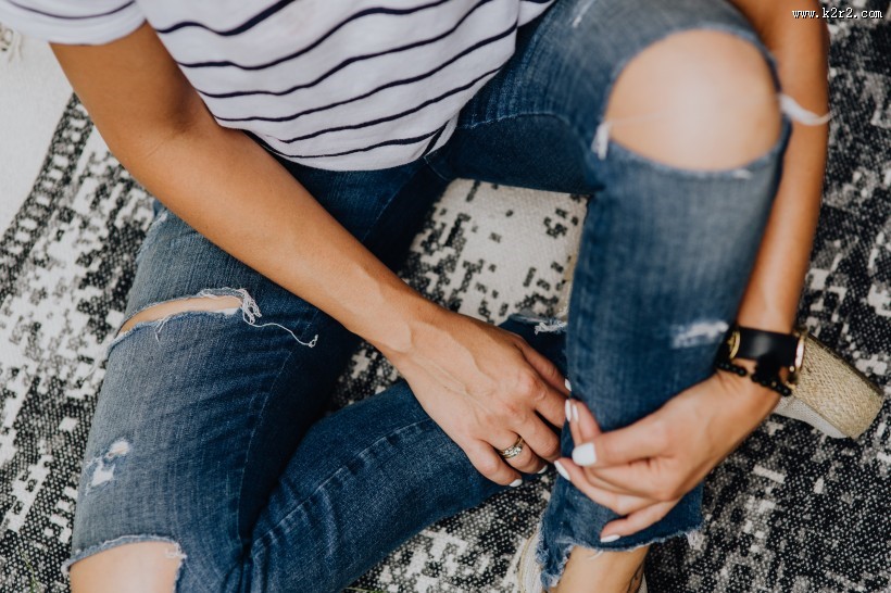 时尚的年轻女孩图片