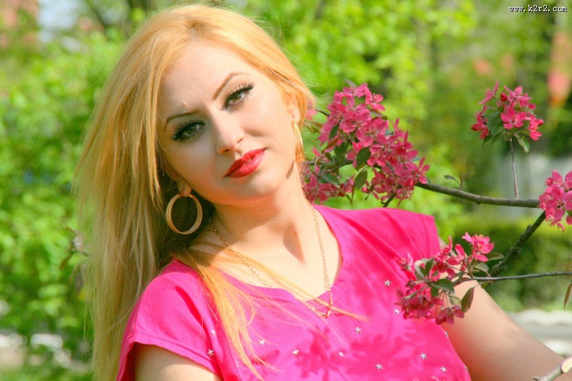 鲜花与美女图片大全