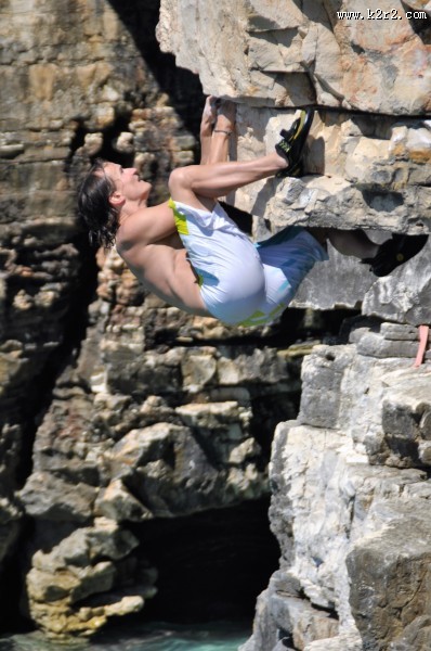 正在攀岩的人图片大全