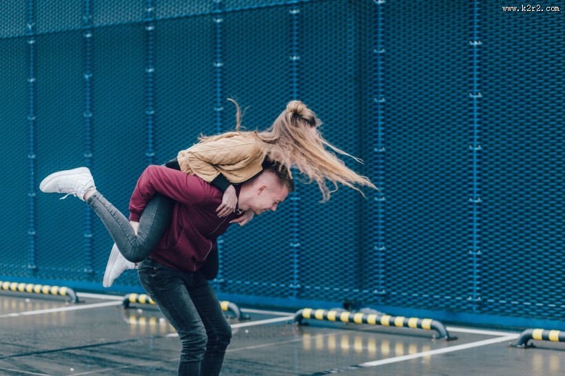 开心的情侣图片