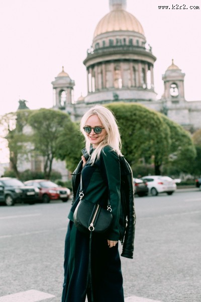 穿夹克的美女图片