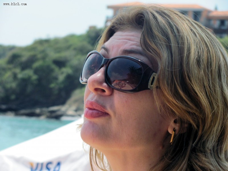 戴着墨镜的美女图片