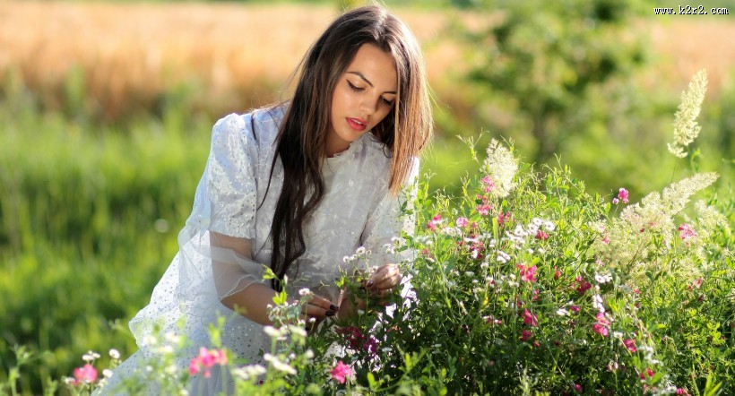 做园艺的美女图片