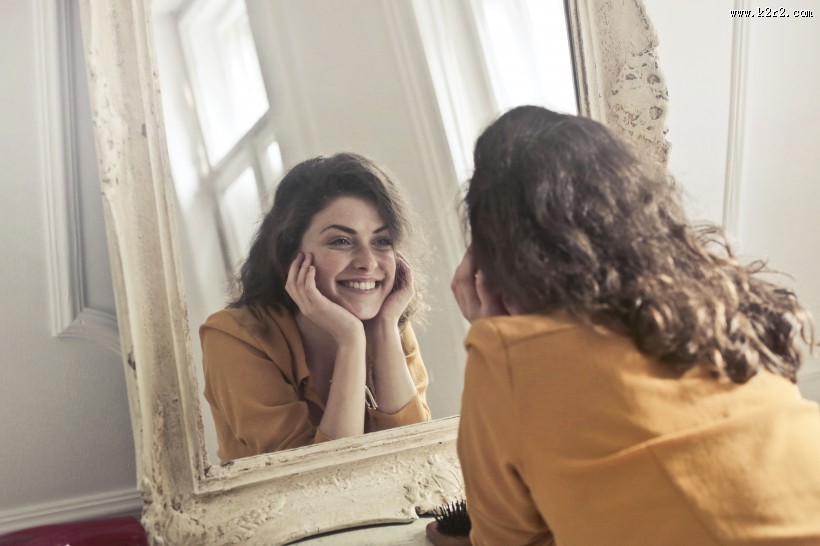 欢笑的女孩图片