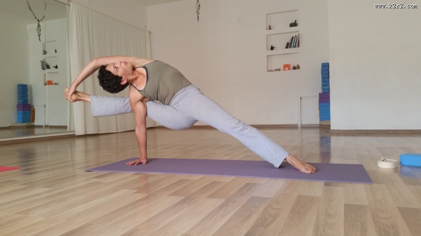 优美的瑜伽动作图片大全