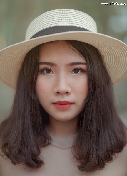 戴帽子的女孩图片