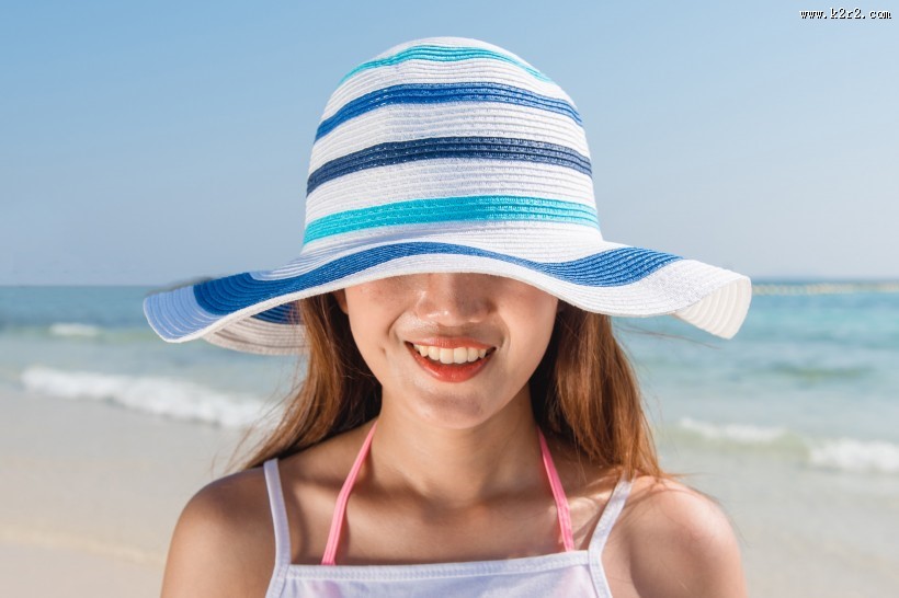 戴帽子的女孩图片